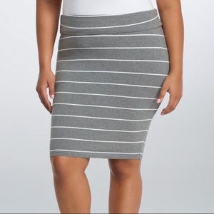 Torrid gray and white jersey skirt